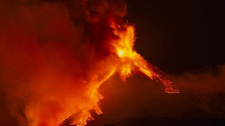 Etna’nın öfkesi dinmiyor!