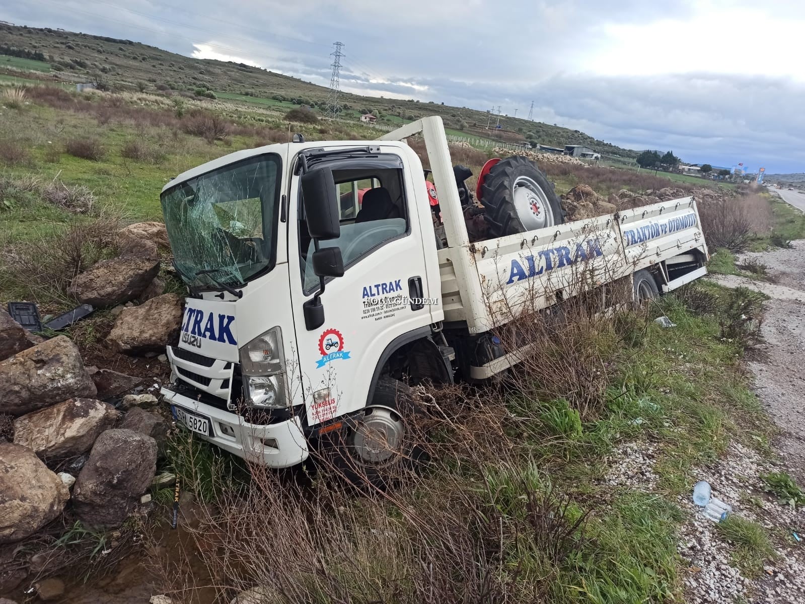Foça Girişinde Trafik Kazası: 1 Kişi Hafif Yaralandı