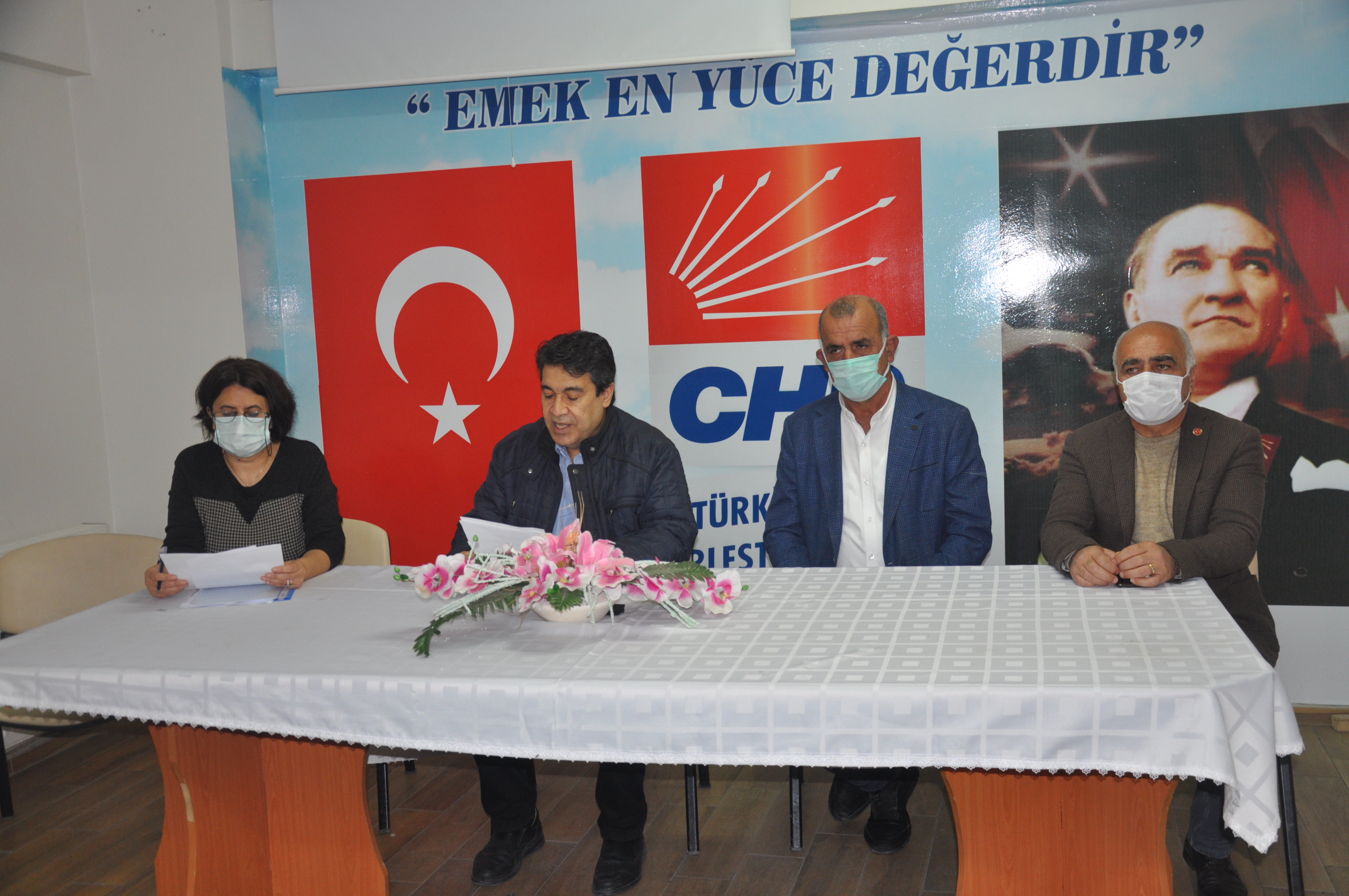Menemen Belediyesi CHP Meclis Üyeleri Basın Açıklaması yaptı