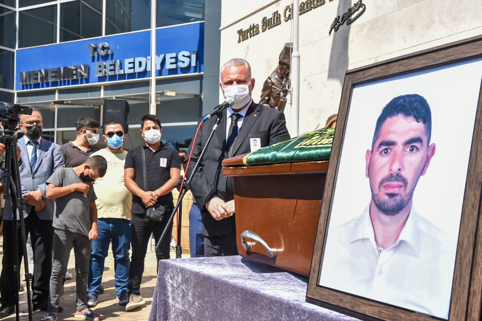 YUSUF TÜMENCİ SON YOLCULUĞUNA KARANFİLLERLE UĞURLANDI