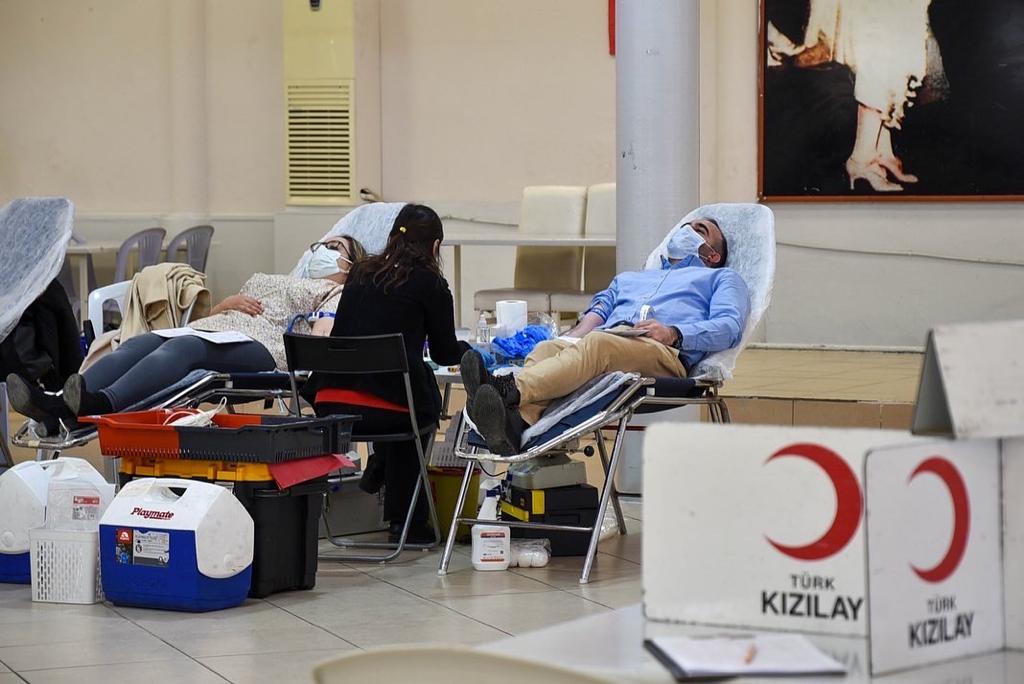 MENEMEN BELEDİYESİ’NDEN KAN BAĞIŞI KAMPANYASI: "BELEDİYE PERSONELİ HASTALARA CAN OLDU" 1 kan bagisi 3