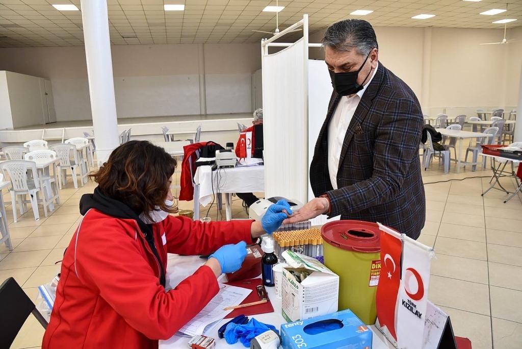 MENEMEN BELEDİYESİ’NDEN KAN BAĞIŞI KAMPANYASI: "BELEDİYE PERSONELİ HASTALARA CAN OLDU" 2 kan bagisi 4
