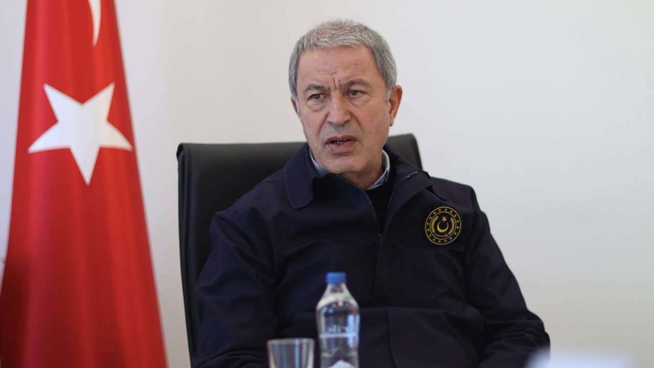 Asker deprem gününde kışladan geç mi çıktı Bakan Hulusi Akar cevap verdi