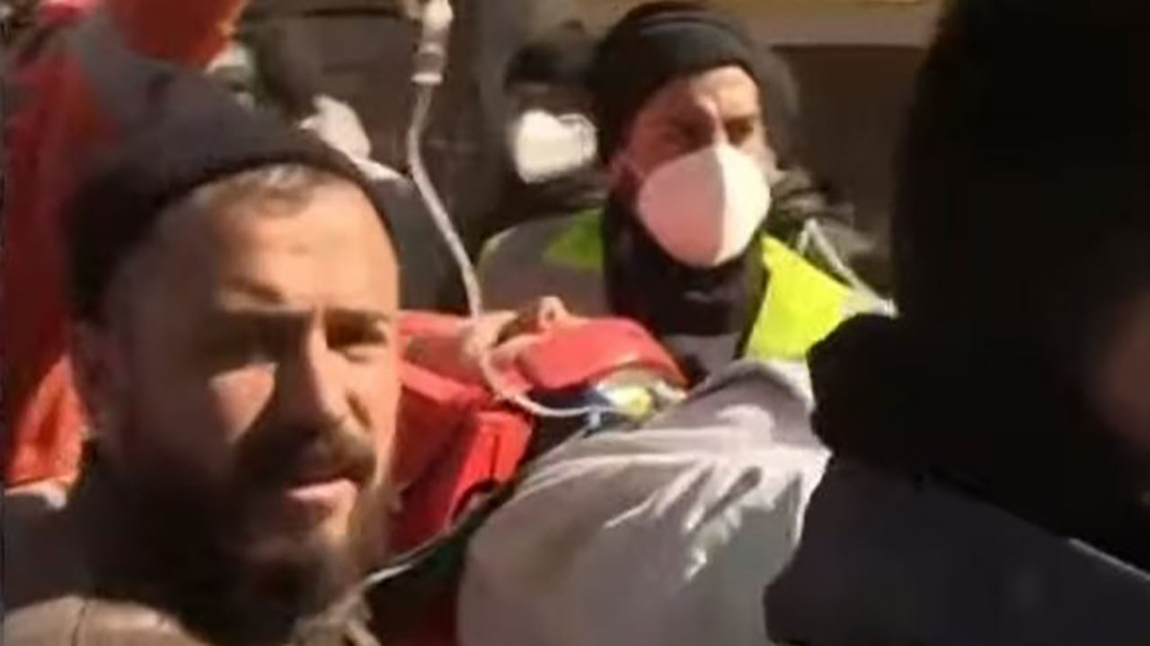 Depremin 248. saatinde bir mucize daha! Kahramanmaraş’ta genç kız enkazdan sağ çıkarıldı