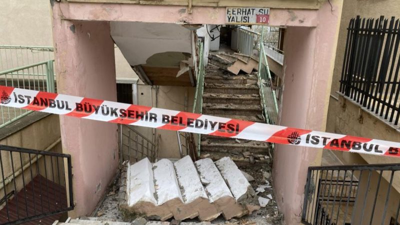 İstanbul Avcılar’da merdivenleri çöken bina mühürlendi