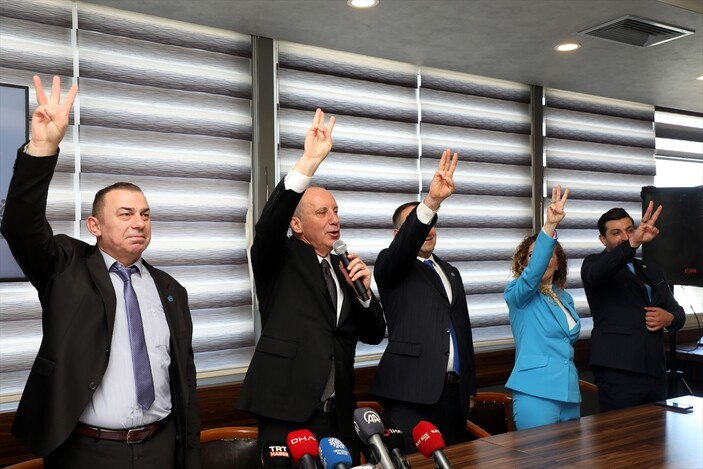 Muharrem İnce Rize'de gösterdi: Memleket Partisi'nin selamlama işareti 1 muharrem ince rizede gosterdi memleket partisinin selamlama isareti