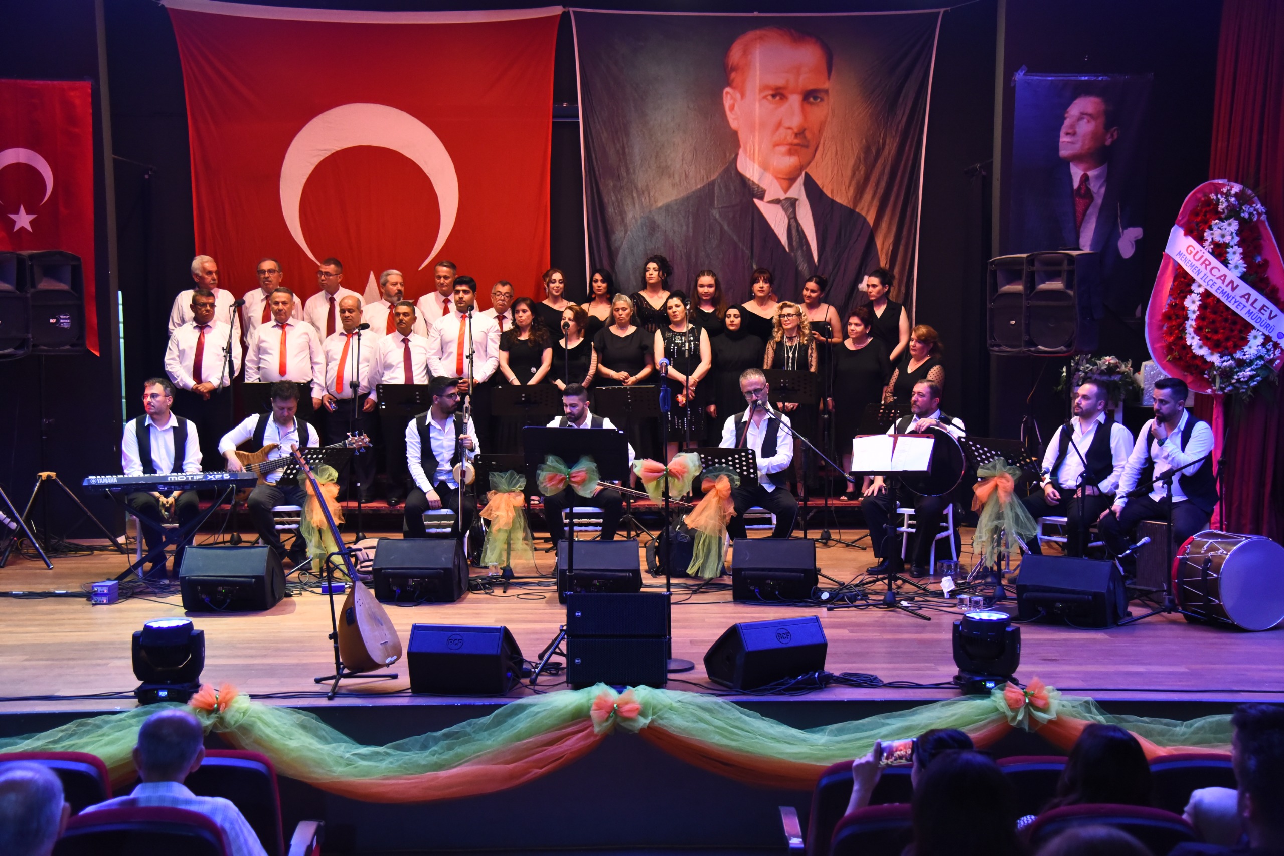 Menemen ‘de Türk Halk Müziği Rüzgarı Esti: Menemen Kültür ve Halk Oyunları Spor Kulübü Derneği’nin Düzenlediği Konser Büyük Beğeni Topladı”