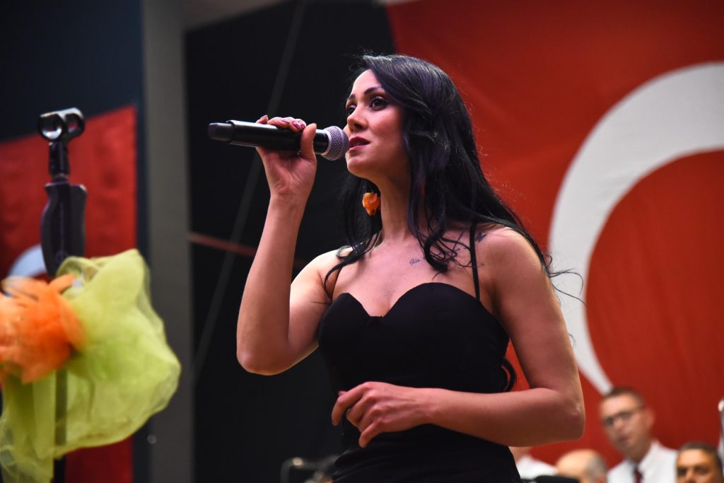 Menemen 'de Türk Halk Müziği Rüzgarı Esti: Menemen Kültür ve Halk Oyunları Spor Kulübü Derneği'nin Düzenlediği Konser Büyük Beğeni Topladı" 16 7390b13a 9247 4d3c ac8f b274df078463