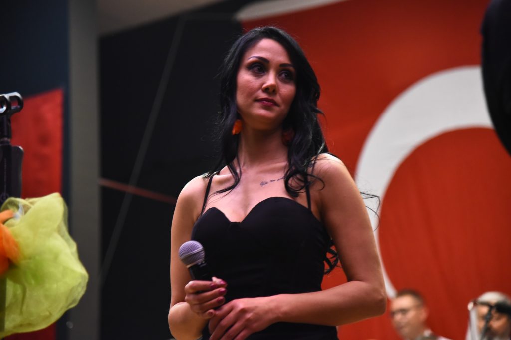 Menemen 'de Türk Halk Müziği Rüzgarı Esti: Menemen Kültür ve Halk Oyunları Spor Kulübü Derneği'nin Düzenlediği Konser Büyük Beğeni Topladı" 20 96f7f320 3369 4a99 8283 1c01dffa1d62