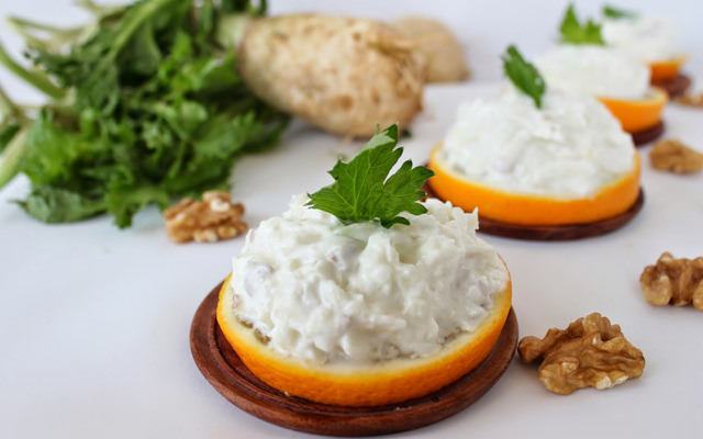 cevizli-kereviz-salatasi-yuksektopuklar