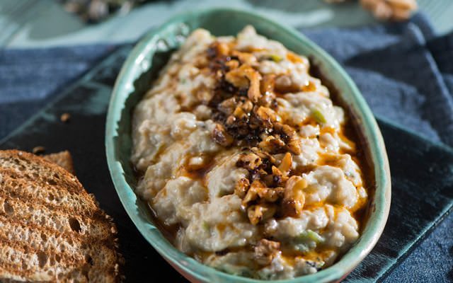 Cevizli patlıcan salatası tarifi