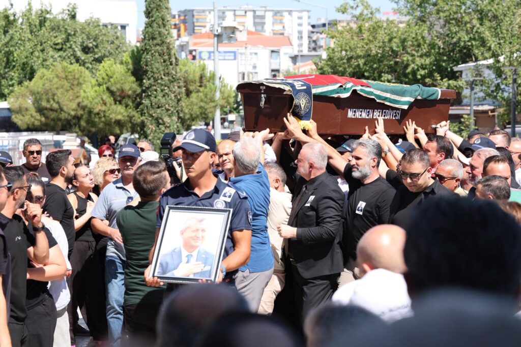 Tahir Şahin'e veda 1 516639062 1065944065630810 4930047188899324873 n